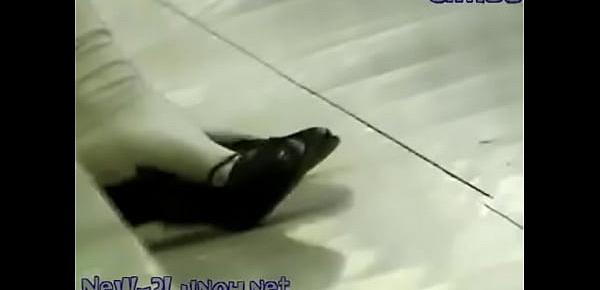  A student shoes playing in the MTR station